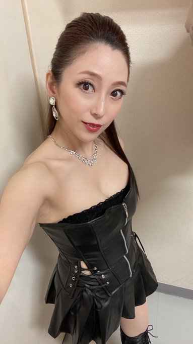 Sexy escort Kimi in VALMIERA offering sex services for you, look our adult dating website offers